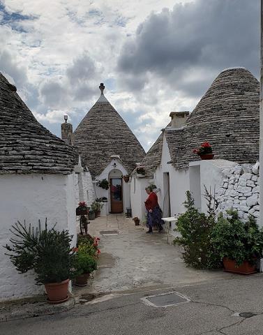 01-domki_trulli_w_alberobello_-_wlochy.jpg