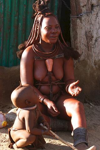 58-kobieta_z_dzieckiem_z_plemienia_himba.jpg