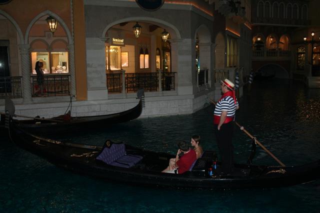 13-przejazdzka_gondola_w_hotelu_-_venetian.jpg