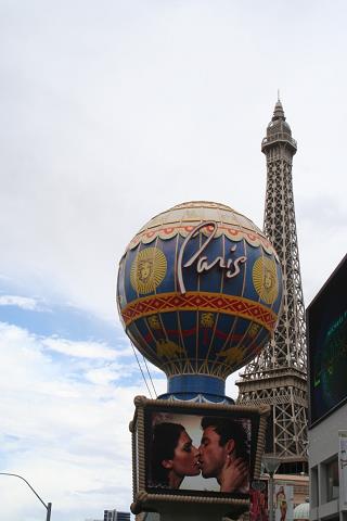 61-reklama_hotelu_-_paris_w_las_vegas.jpg