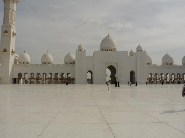 66-dziedziniec_przed_meczetem_szejka_zayeda.jpg