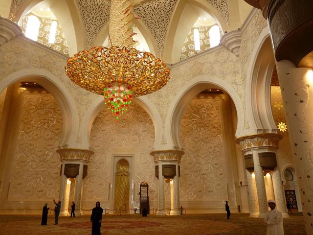 68-zyrandol_w_meczecie_szejka_zayeda.jpg