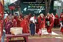 169-donacja_posilku_dla_birmanskich_mnichow