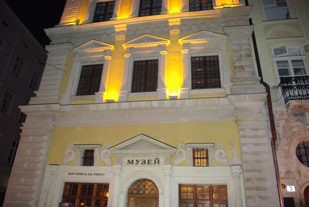 124-budynek_muzeum-kamienica_bandinellich-widok_w_nocy.jpg