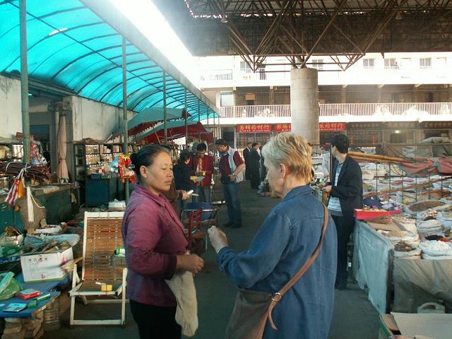 56-xian-bazar_z_zywnoscia_i_z_tradycyjnymi_chinskimi_medykamentami.jpg