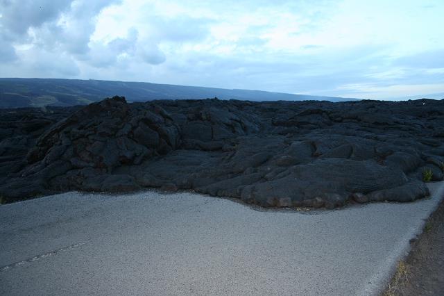 08-zastygla_lawa_zablokowala_droge-hawaii_island.jpg