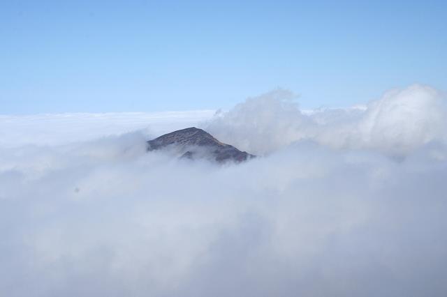 20-szczyt_haleakala_w_chmurach_-_maui_island.jpg