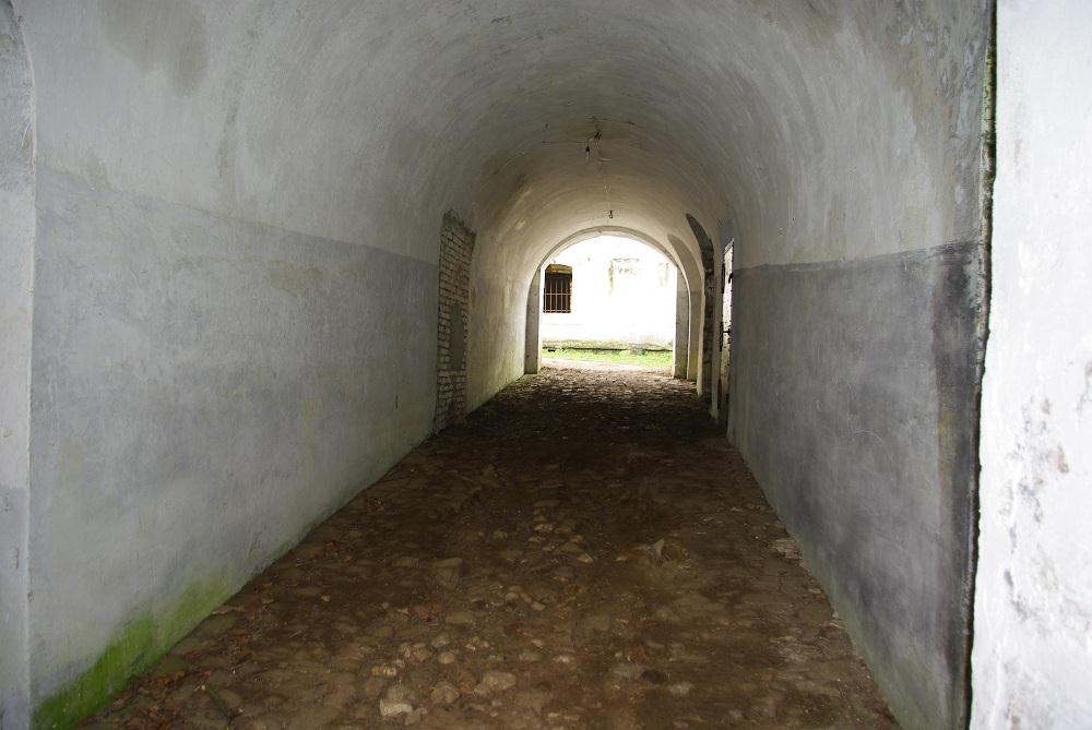 45-fort_8_letownia-korytarz_glowny_fortu.jpg