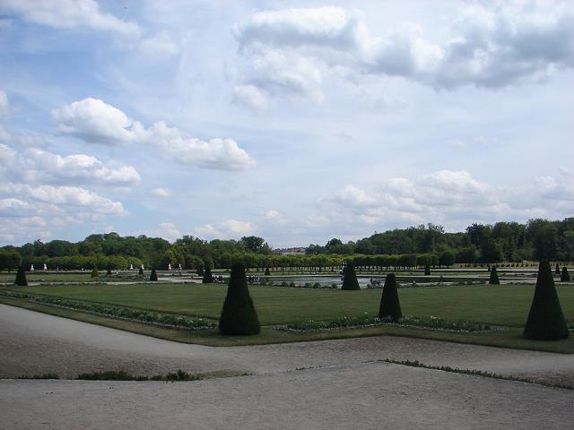 19-widok_na_ogrod_w_palacu_fontainebleau.jpg