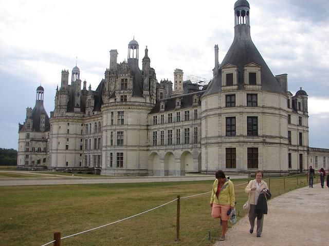 83-zamek_chambord-dlugosc_glownej_fasady-128m_-_francja.jpg