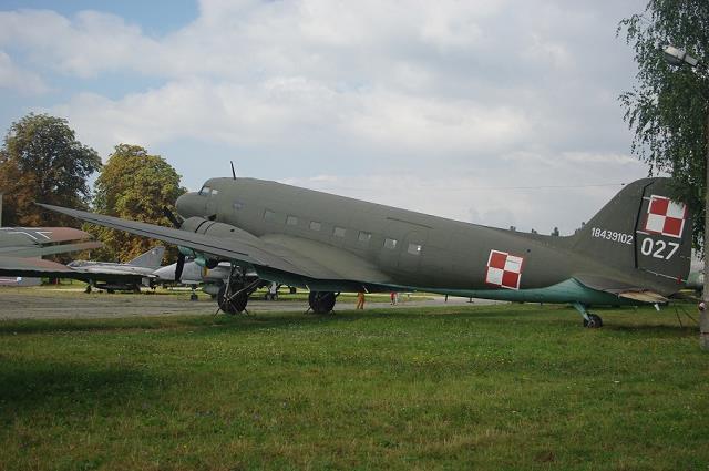 29-lisunow_li-2_(lic._dc-3)_transportowy_1948.jpg