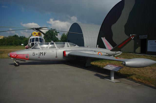 32-fouga_cm.170_magister_francja_-_szkolny_1954.jpg