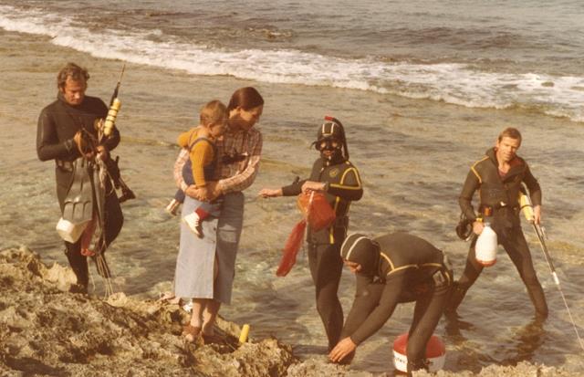 24_-_l_-przed_polowaniem_-karol-hania-andrzej-jozek-wlodek_-libia_-_1977.jpg