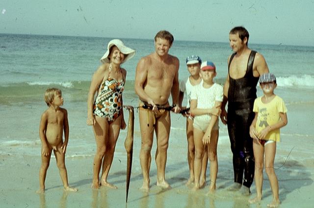 26-l_-_maria_-mama_ewy_-piotr_z_murena_-_jozek-_na_plazy-_czterdziestka_-_1978.jpg