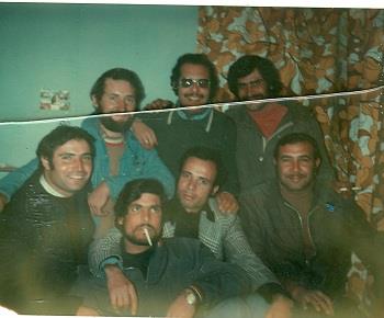 47-z_arabskimi_kolegami_w_baraku_na_kampie_w_ktorym_mieszkalem.jpg