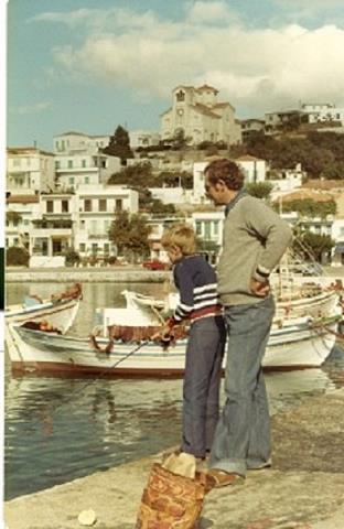 60-typowe_greckie_domy_na_wzgorzach_wyspy_andros-pazdziernik_1979.jpg