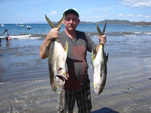 28-wojtek_i_jego_2_crevalle_jack.jpg