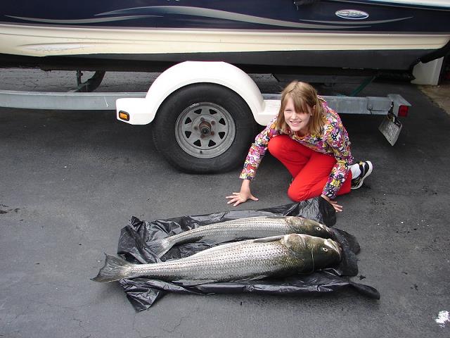 25-karolina_i_jej_dwa_striped_bass-6-04-2011.jpg