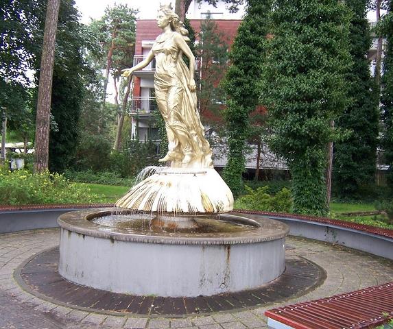 23-jurata_-_pomnik_-_corka_krola_morz.jpg