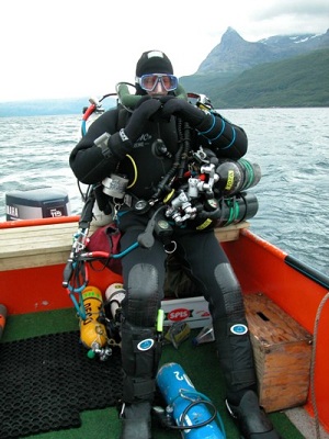 03-Miroslaw Stadowicz przed nurkowaniem na Grom