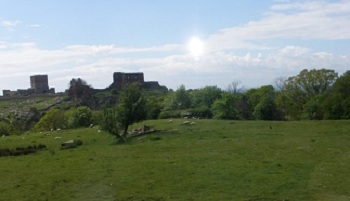 Ruiny wiejskiego zamku