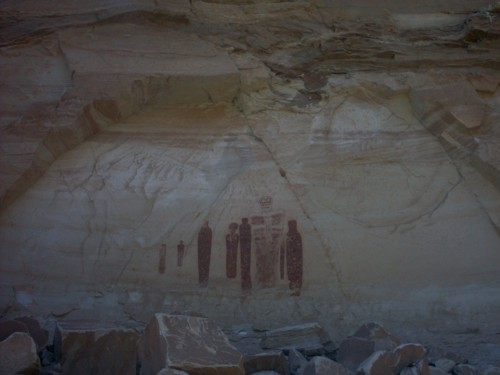 Malowidło zwane „Kosmici”-3000 do 7000 lat