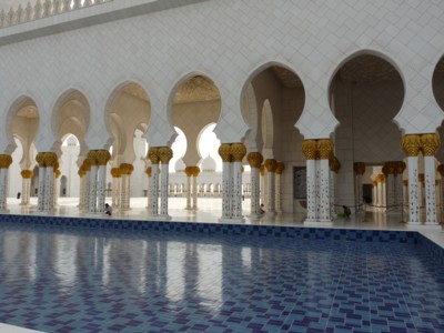 08-Wnetrze Meczetu Szejka Zayeda w Abu Ghabu