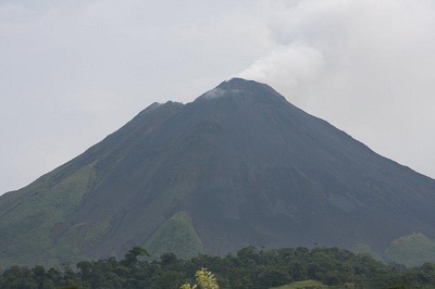 02-Aktywny wulkan Arenal-widok z hotelu Arenal Paraiso