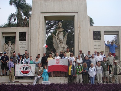 07-Przed pomnikiem zaluzonych Polakow dla Peru-Lima