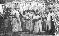 02-Nastepca tronu Karol i komendant Twierdzy  odwiedzaja fort po pierwszym oblezeniu-1914