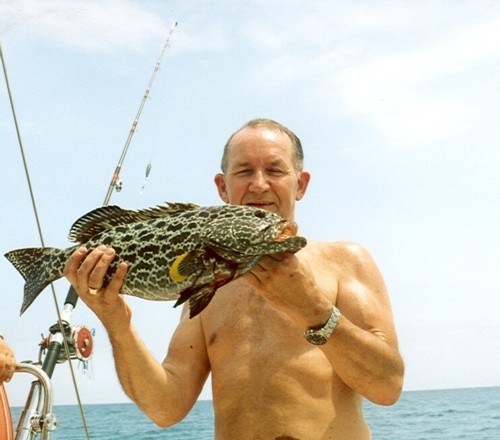 Autor i jego Yellowfin Grouper-4 lbs-22 inc