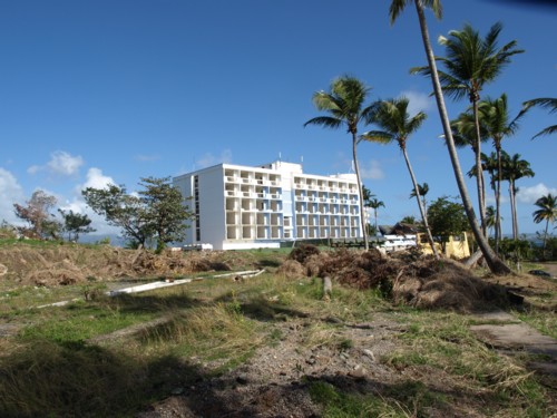 Zniszczony przez huragan Hotel Kalenda w Anse Mitan-Martynika