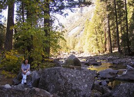 10-Chwila odpoczynku przy strumieniu w parku