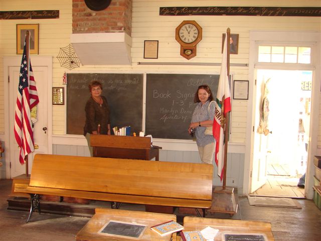 file:///C:/Users/ziute/Documents/My Websites/PZN/Images/Opowiadania/Retro/2025/B-12-15-2025/07-Ewa i Ela w Old Sacramento